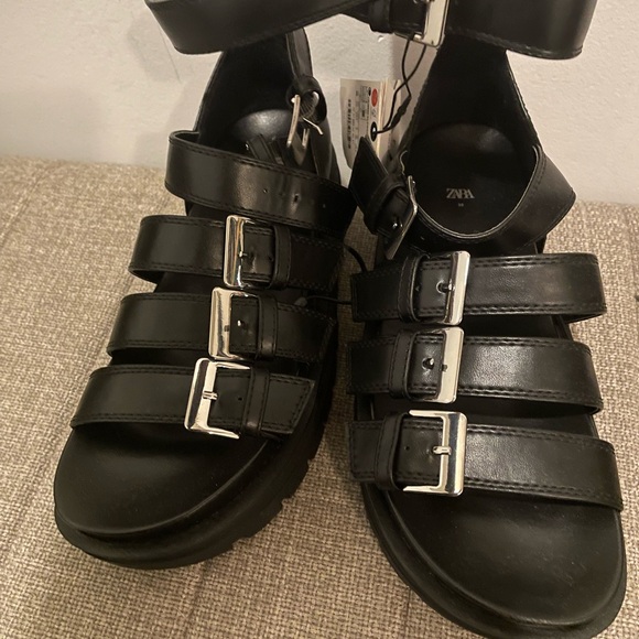 Zara black strapped platform sandals. Size 38/7.5 - Picture 4 of 6